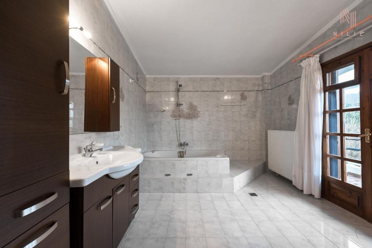 Classico, Nilie Hospitality Mgmt Foustani Exterior photo